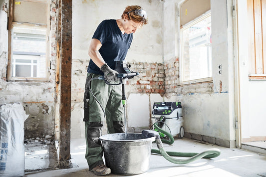 Festool MX 1000 RE EF HS2 Rührwerk beim Mischen in Eimer, Baustelle mit Absauganlage