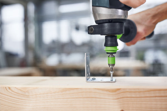 Festool Bit-Sortiment SYS3 XXS CE-MX BHS 60 mit magnetischem CENTROTEC Bithalter beim Verschrauben in Holz