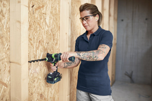 Festool Schlangenbohrer-Set SYS3 S 76-SB in Anwendung beim Bohren in OSB-Platte, Handhabung demonstriert