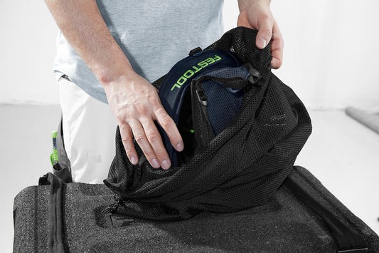 Festool Tragegeschirr TG-EXO 18 mit atmungsaktivem Mesh-Gewebe und Magnetverschluss an Armschalen, angepasst an Person