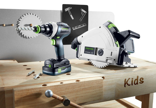 Festool Spielzeug Akku-Bohrschrauber TY-TPC mit Sägeblatt und Zubehör auf Werkbank, Originalnachbildung