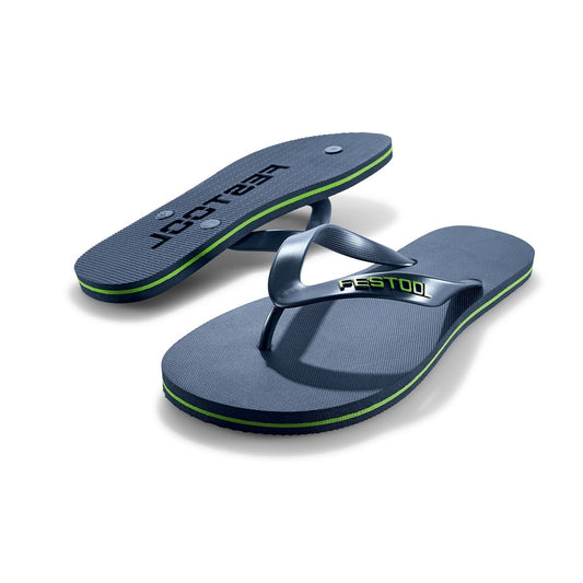 Festool Zehensandalen TOSD-FT1 dunkelblau mit Logostanzung und grünen Streifen, Paar-Ansicht.