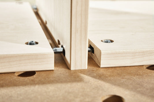 Festool MSV Mittelseitenverbinder DOMINO D8/25 in Holz eingebaut mit Dübeln und Schrauben