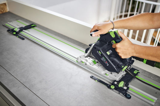 Festool FS-EP TS60 Eintauch-Positionsanzeiger wird an Führungsschiene befestigt, magnetischer Markierungsanzeiger zeigt