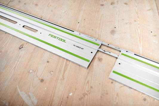 Festool Verbindungsstücke FSV/2 für Führungsschienen mit grüner Markierung auf Holzuntergrund