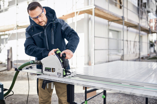 Festool Kreissägeblatt LAMINATE/HPL HW im Einsatz beim Schneiden von beschichteten Platten auf Baustelle