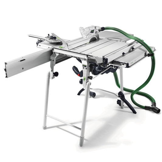 Festool Tischzugsäge PRECISIO CS 50 EBG mit Zuggriff, Schleiftisch und grünem Absaugschlauch, Überblickansicht.