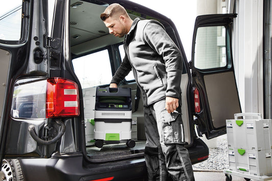 Festool CLEANTEC CTL MIDI I Absaugmobil im Einsatz im Transporterinneren mit Systainer-Boxen, mobiles Absaugsystem für