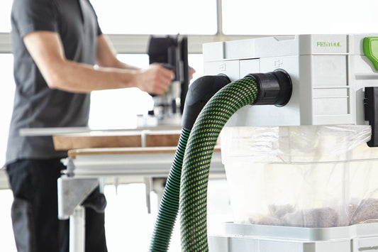 Festool Saugschlauch grün-schwarz mit antistatischer Ausführung an CT Absauganlage während Arbeit