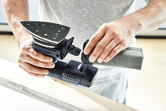 Festool Schleifschuh mit StickFix Klettbelag wird auf Rutscher-Maschine montiert, Anwendungsbeispiel