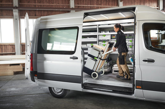 Festool Systainer³ SYS3 M 137 in Transportfahrzeug mit gekoppelten Behältern und Werkzeugwagen, Anwendungsbeispiel