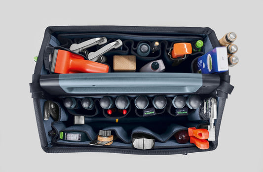Festool Systainer³ ToolBag mit geöffneten T-BAG Innentaschen, Werkzeugen und Zubehör in Draufsicht